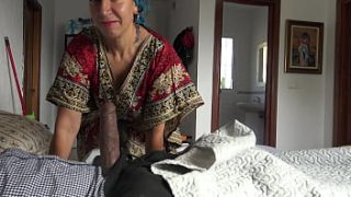 Pelayan hotel Turki tak gentar saat tamu Amerika tunjukkan kontol hitam besarnya