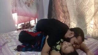 Boudhi Menangkap Tamunya Tengah Menonton Film Porno Lalu Menggairahkannya