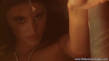 Gadis India Berani Telanjang di Depan Kekasih