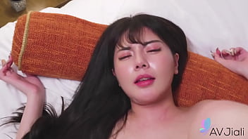 Gadis Tionghoa berambut panjang Ranako bercinta panas dengan pacarnya.