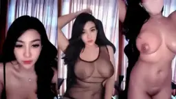 Dini Menggoyang Tubuh Telanjang dengan Payudara Bulat Besar yang Menggoda