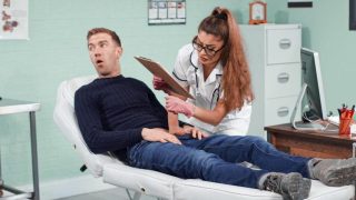 Dokter Spesialis Deep Throat Siap Melayani dengan Penuh Nafsu