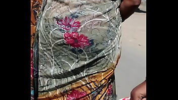 Gaun saree yang membakar nafsu