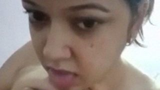 Gadis India bertubuh seksi bak mentega telanjang bulat