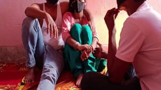Suami tega ajak orang asing mainin istri di video mesum dehati