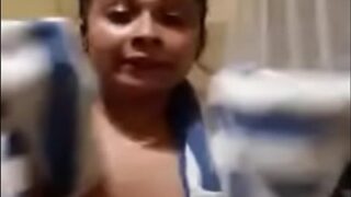 Tante-tante Bangla bugil merekam adegan panas di kamar mandi untuk video mesum