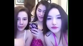 Gadis Tionghoa seksi menggoda diri sendiri