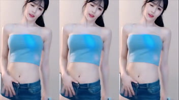 Cô nàng Trung Quốc uốn éo quyến rũ khiến các anh phát cuồng