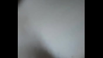 Gadis Seksi yang Menggoda dengan Gerakan Sensual