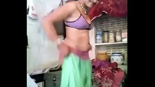 Desi Bhabi yang Menggoda dan Penuh Nafsu