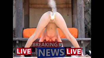 Tetangga cantik menunduk menggoda