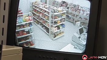 Pekerja Asia yang bergairah melampiaskan hasratnya di tempat kerja