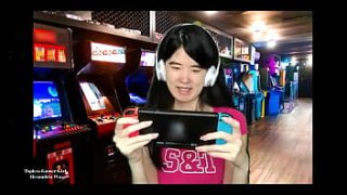 Gadis Gamer Asia Telanjang Dada