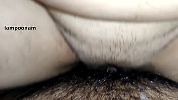 Pacar India Seksi Mengulum dan Bercinta dengan Suara Hindi yang Menggoda
