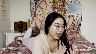 Gadis Tionghoa Imut Bergairah Membuat Video Masturbasi yang Menggoda untuk Kami