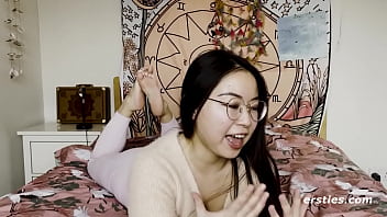 Gadis Tionghoa Imut Bergairah Membuat Video Masturbasi yang Menggoda untuk Kami