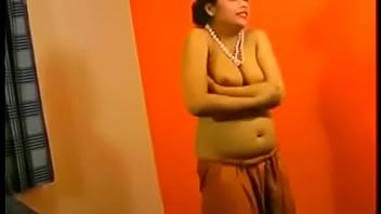 Bidadari India Desi Rupali Bhabhi Menggoda dengan Tubuh Telanjang yang Menggairahkan