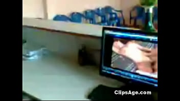 Nonton bokep India di kantor