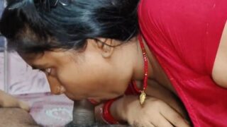 Bhabhi yang Bergairah Mengisap Kontol dan Menelan Sperma