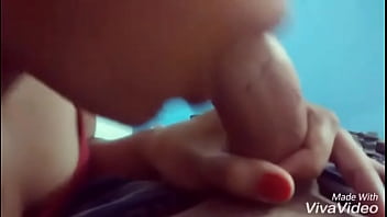 Istri nakal menghisap dengan penuh gairah