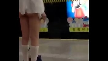 Gadis Asia di China Cabut Pembalut di Tempat Umum, Tautan Dewasa