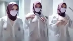 Camilla Berhijab Basah Menggoda dengan Pakaian Transparan