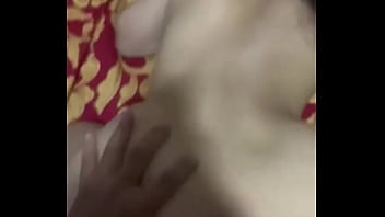 Menggila di pantat montok yang menggairahkan