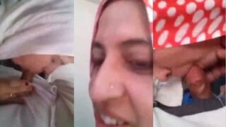 Gadis berjilbab hisap kontol dosen dalam video panas Pakistan