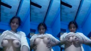 Gadis Bihari seksi memamerkan payudara kencangnya untuk kekasih yang penuh gairah