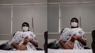 Gadis muda merangsang memeknya di kantor