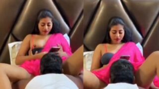 Gigolo menjilati memek Siya yang genit dalam video porno desi