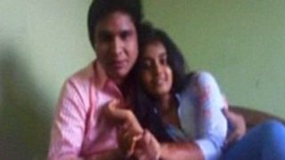 Pasangan muda India bercinta dengan gaya misionaris yang panas