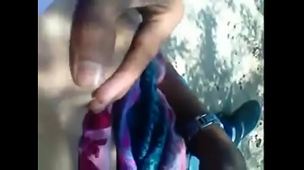 Goyangan Payudara Desi yang Menggoda