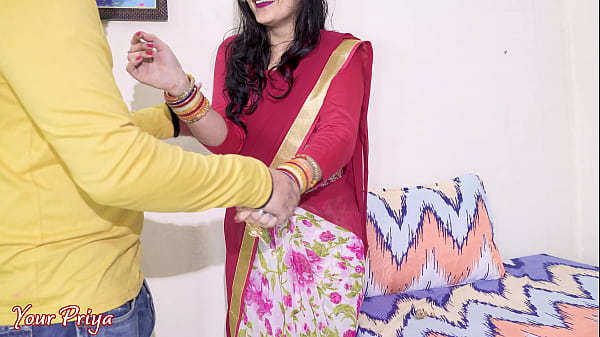 Desi bhabhi dapat anal kasar setelah blowjob dalam yang bikin nafsu membara.