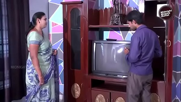 Kisah Mesra Bibi Desi yang Tergoda Tukang Kabel
