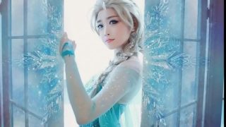 Elsa, gadis Asia remaja yang panas dan liar
