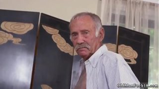 Nenek Tua Menggoda Pria Muda dan Beruang Tua, Pertama Kali Menjelajah ke Selatan