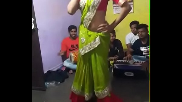 Desi bhabhi yang menggoda dengan tubuh seksi dan nafsu membara