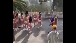 Goyang Pantat Bennett yang Menggoda