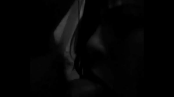 Gadis Latina yang menggila memuaskan nafsu di ranjang