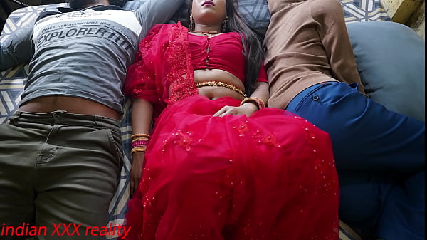 Gadis India Seksi dan Keluarga Tiri yang Menggoda dalam Adegan Panas