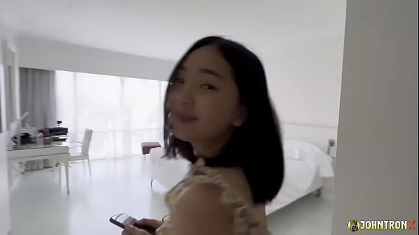 JohnTronX – Menggila di Dalam Kemaluan Berbulu Gadis Thailand Cantik