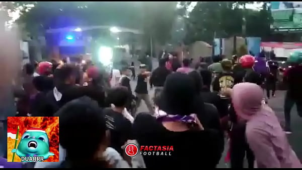 Baku Hantam di Tribun: Persik vs PSIM, Adu Panas Suporter yang Bikin Bergetar