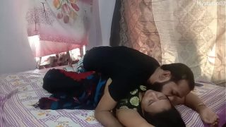 Kakak Tiri India dan Adik Tiri: Video Mesum Paling Hot dengan Audio Jernih dan Musik Menggoda