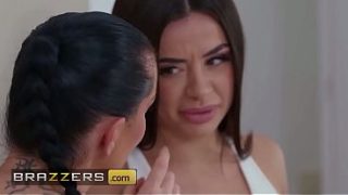 Texas Patti dan Martina Smeraldi Memamerkan Kemampuan Squirting Tak Terlupakan dalam Adegan Threesome yang Menggoda