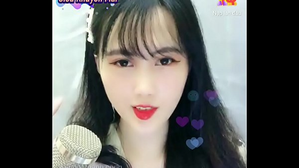 Gadis Seksi Asia Menggoda di Live Streaming Uplive