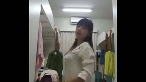 Mantan Kekasih Perempuan Tionghoa Indonesia Telanjang dan Menari Erotis