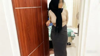Hijab montok ibu temanku bikin nafsu menggebu