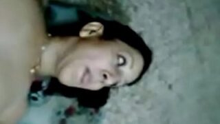 Gadis nakal digoyang pantatnya dalam video panas India