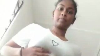 Gadis Tamil telanjang dan asyik main memek